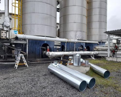 Montáž pozinkovaného kruhového potrubia v Litvinove